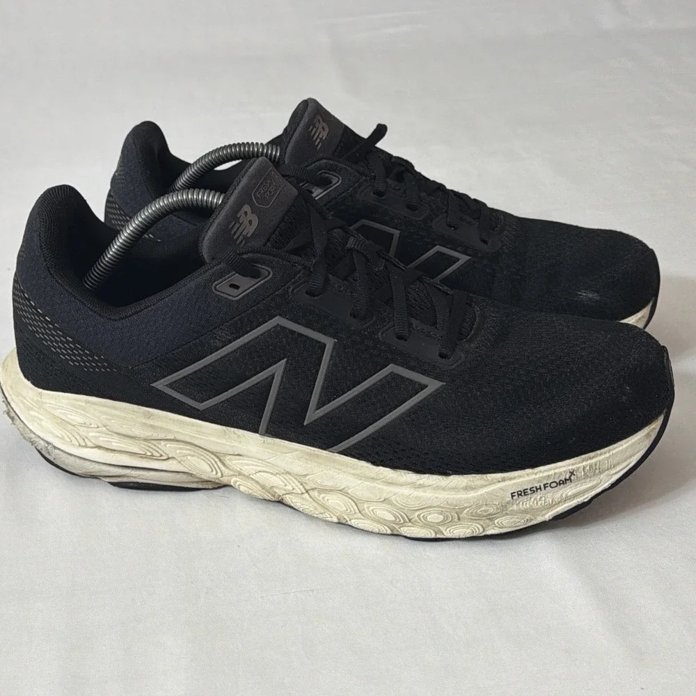 New Balance 860 Men's Black‎ and White Athletic Shoes size 12.5 D Comfy Gym Shoe